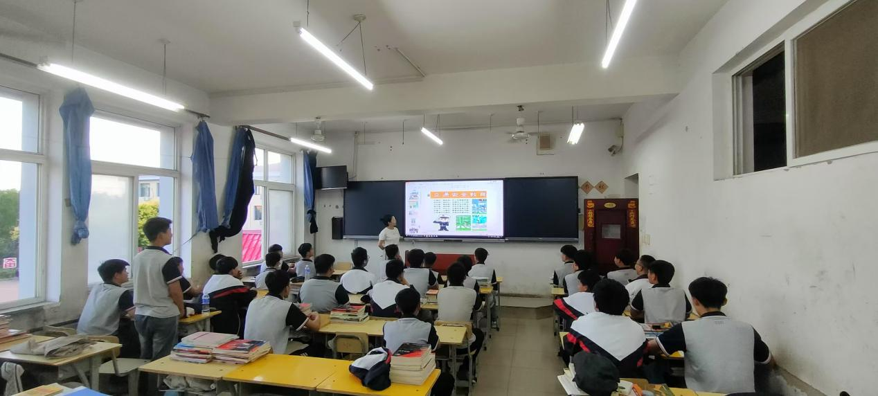 筑牢安全防线  守护生命之光 ——沧州技师学院安全教育主题班会